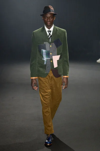 Look 25